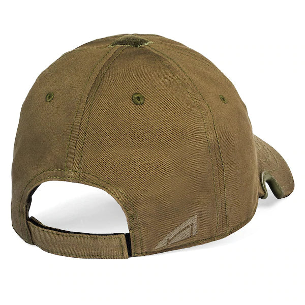  A stylish and functional headwear accessory, blending outdoor durability with contemporary design for a versatile and comfortable cap experience.