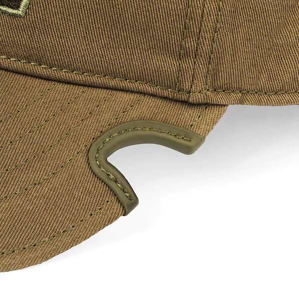  A stylish and functional headwear accessory, blending outdoor durability with contemporary design for a versatile and comfortable cap experience.