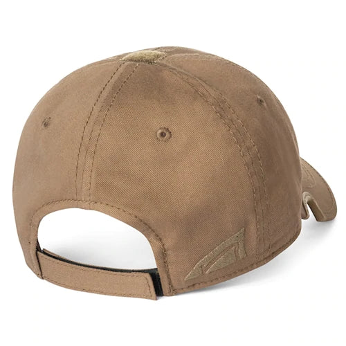  A stylish and functional headwear accessory, blending outdoor durability with contemporary design for a versatile and comfortable cap experience.