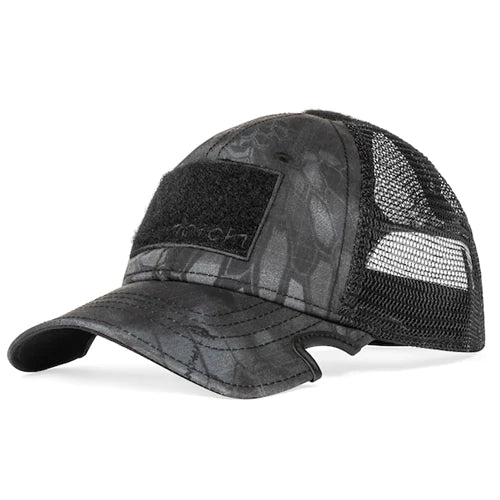  A stylish and functional headwear accessory, blending outdoor durability with contemporary design for a versatile and comfortable cap experience.