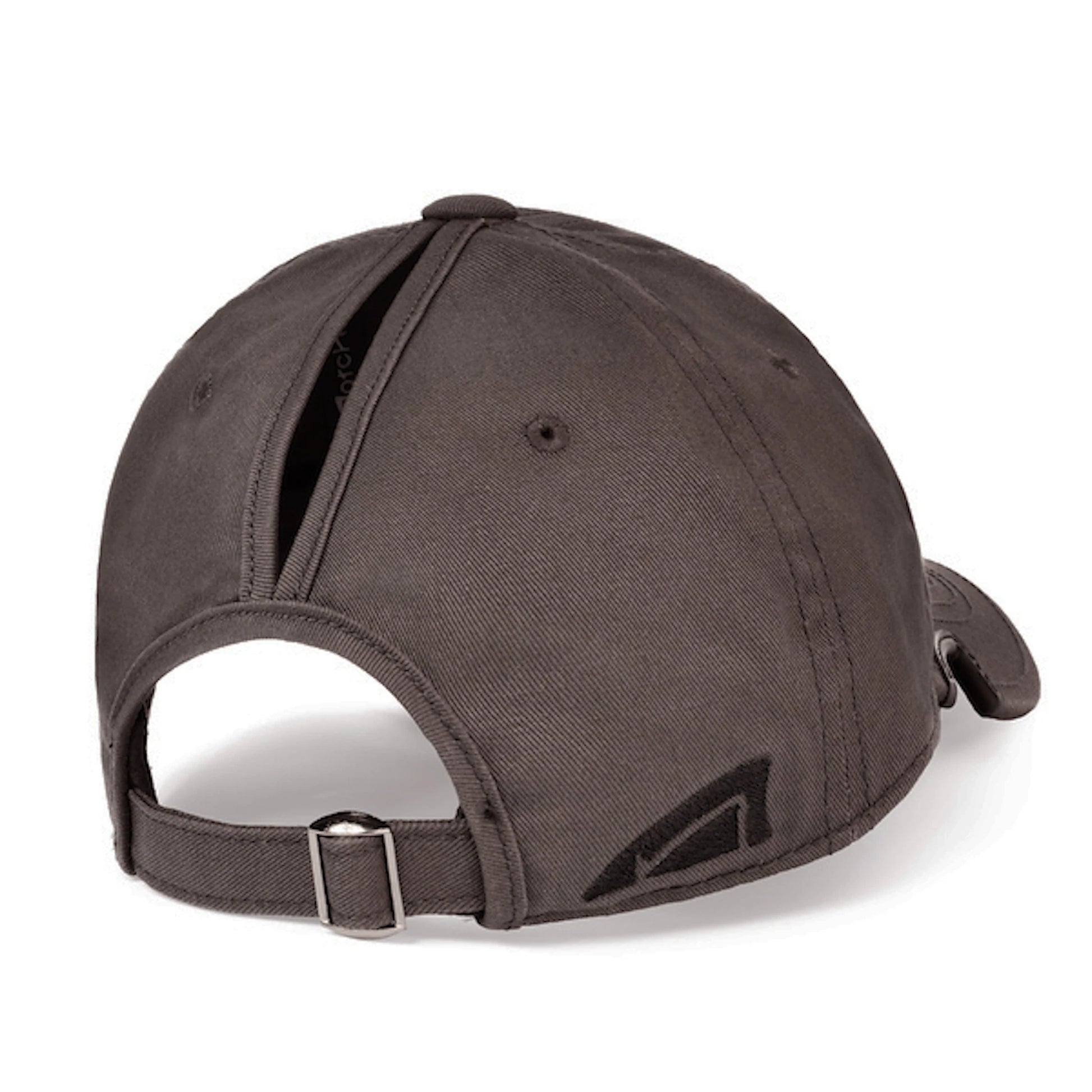  A stylish and functional headwear accessory, blending outdoor durability with contemporary design for a versatile and comfortable cap experience.